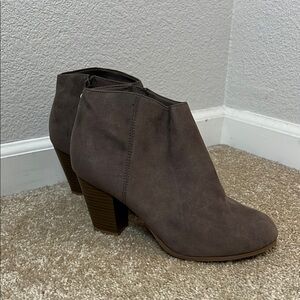 Old Navy Faux Suede Heeled Taupe Water & Resistant Ankle Booties Size 10